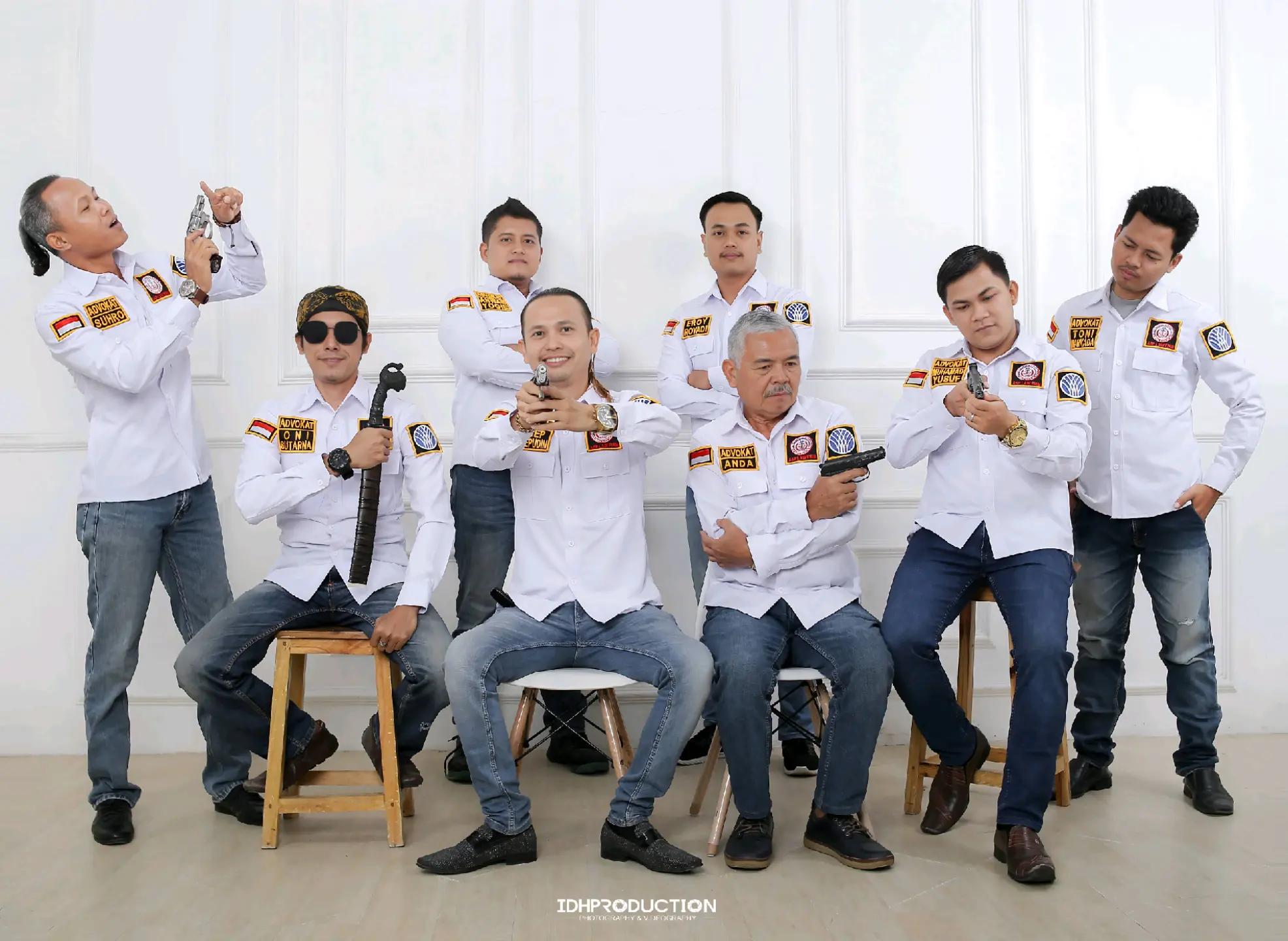 Tim dengan Properti